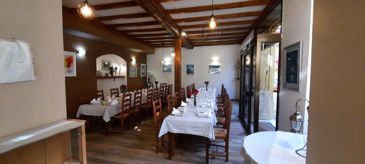 Hôtel Restaurant Le Saint Clément Esterno foto
