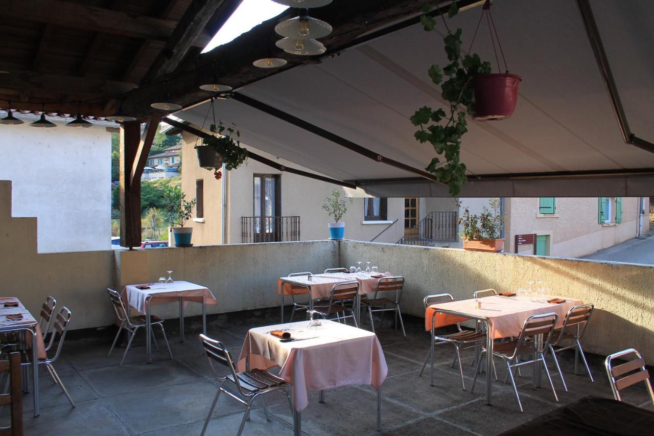 Hôtel Restaurant Le Saint Clément Esterno foto
