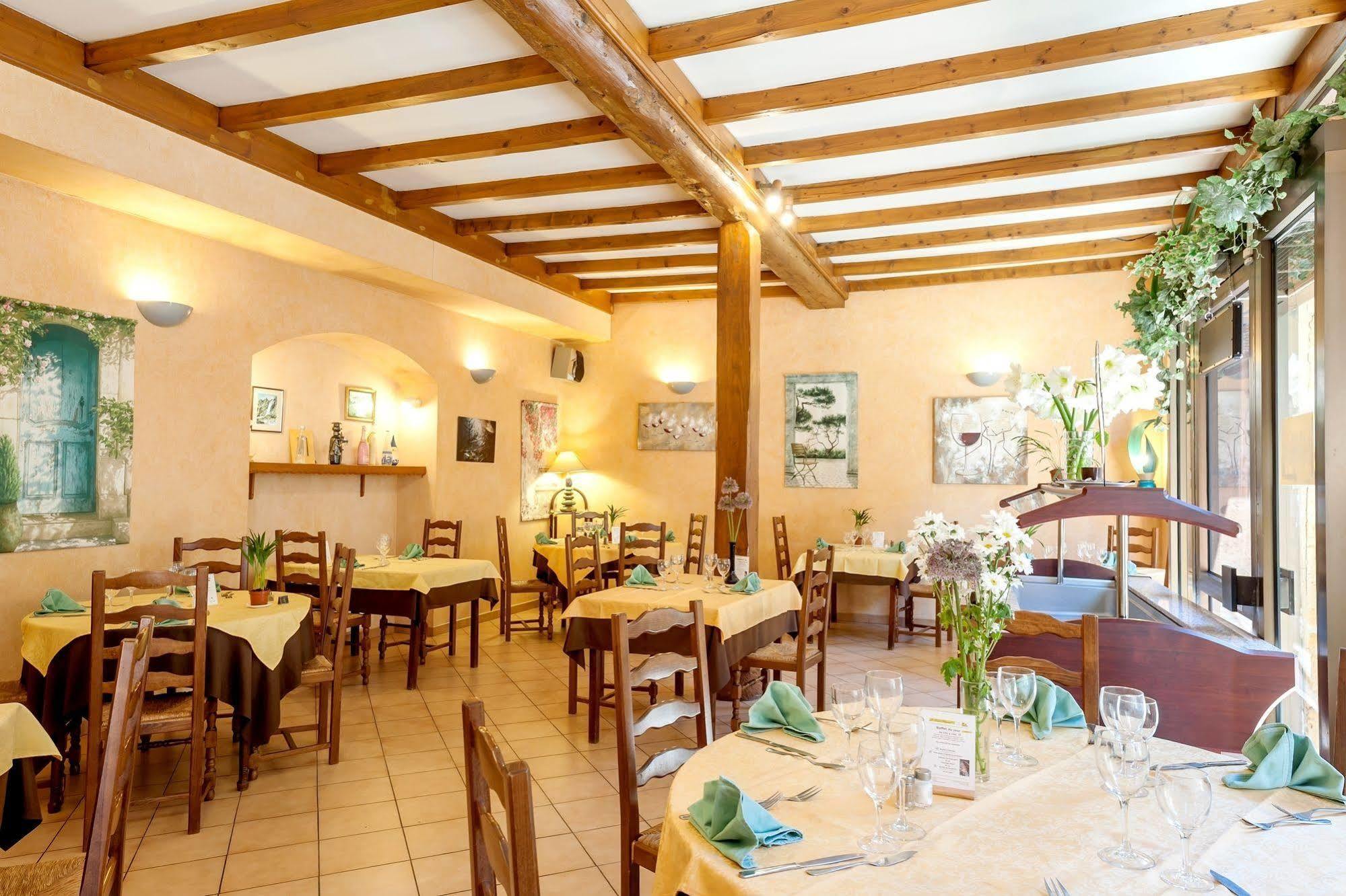 Hôtel Restaurant Le Saint Clément Esterno foto