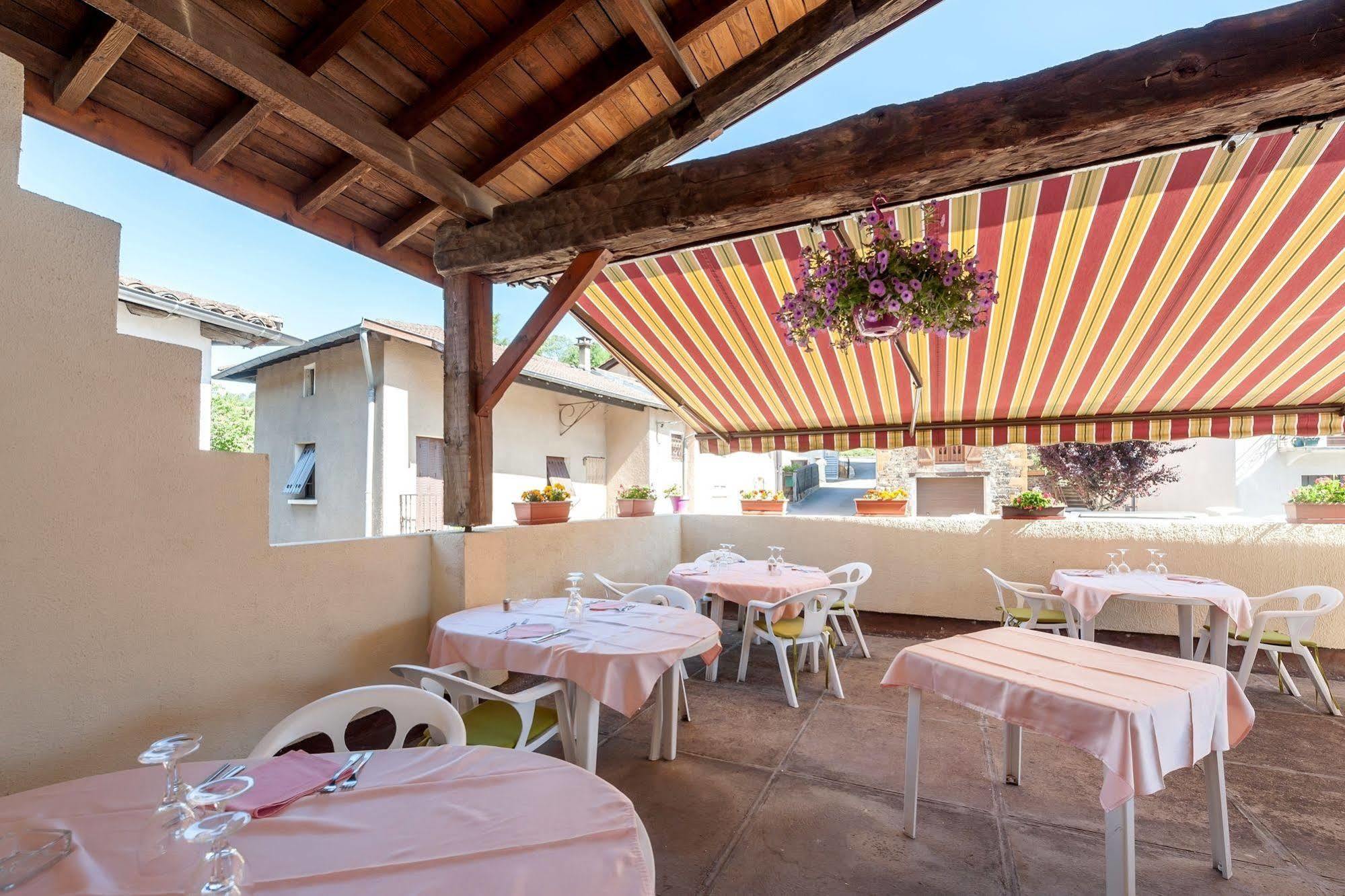 Hôtel Restaurant Le Saint Clément Esterno foto